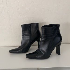 Via spiga black booties